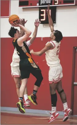  ?? QUESADA III PHOTO COURESTY JESUS ‘JQ’ ?? Holtville High School Viking John Chambers (4, on left) goes up for a shot against the Imperial Tigers during a Desert League boys basketball game on Friday, January 27, at the Tigers’ gym in Imperial.