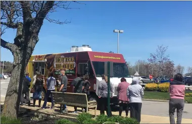  ?? KEVIN MARTIN — THE MORNING JOURNAL ?? Healthcare workers at Mercy Health-Lorain Hospital enjoy lunch from Hot Dog Heaven in Amherst.