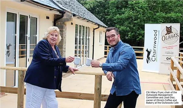  ?? ?? Cllr Hilary Fryer, chair of the Outwoods Management Committee and José Diaz, owner of Olivia’s Coffee and Bakery at the Outwoods Cafe