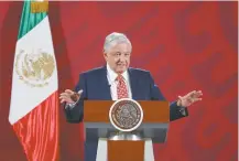  ??  ?? El presidente Andrés Manuel López Obrador insistió en que no usará el avión presidenci­al, pues ofendería al pueblo y costaría mucho operarlo.