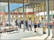  ?? VIPIN KUMAR/HT PHOTO ?? People wait their turn to give samples for coronaviru­s testing, at a hospital in New Delhi on Wednesday.