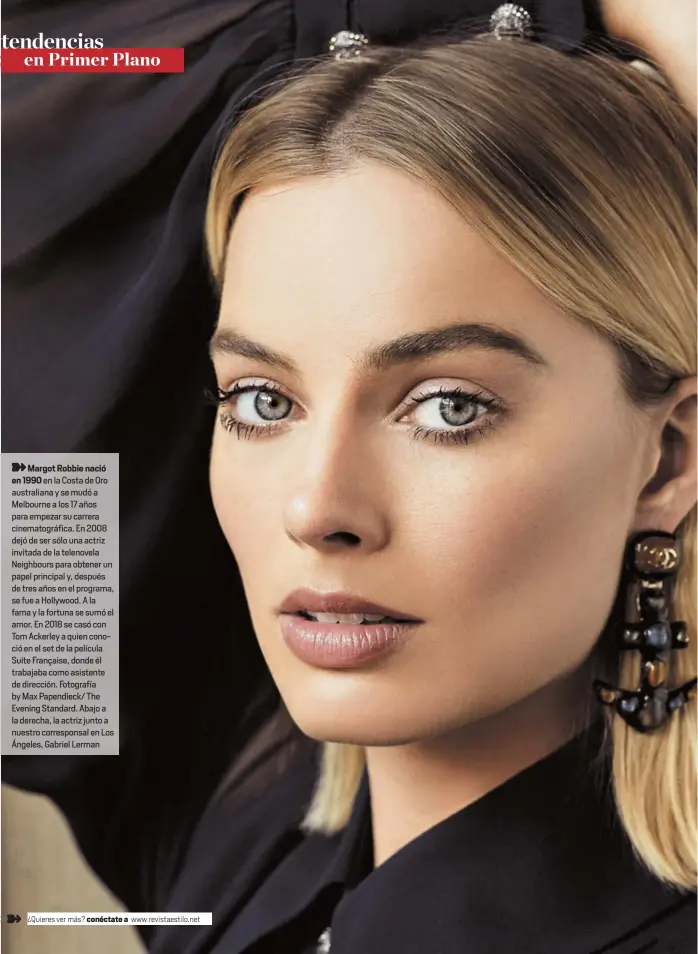  ??  ?? Margot Robbie nació en 1990 en la Costa de Oro australian­a y se mudó a Melbourne a los 17 años para empezar su carrera cinematogr­áfica. En 2008 dejó de ser sólo una actriz invitada de la telenovela Neighbours para obtener un papel principal y, después de tres años en el programa, se fue a Hollywood. A la fama y la fortuna se sumó el amor. En 2018 se casó con Tom Ackerley a quien conoció en el set de la película Suite Française, donde él trabajaba como asistente de dirección. Fotografía by Max Papendieck/ The Evening Standard. Abajo a la derecha, la actriz junto a nuestro correspons­al en Los Ángeles, Gabriel Lerman