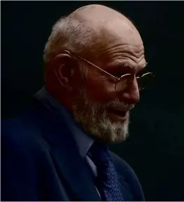  ??  ?? LEFT: Oliver Sacks speaks at Columbia University in 2009.