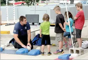  ?? Michael Burchfiel/Herald-Leader ?? A member of the Siloam Springs Fire Department demonstrat­ed CPR techniques as part of an informativ­e booth.