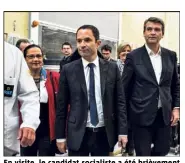  ?? (Photo AFP) ?? En visite, le candidat socialiste a été brièvement accompagné d’Arnaud Montebourg.