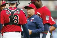  ?? JIM MONE — THE ASSOCIATED PRESS ?? Twins pitching coach Wes Johnson talks with pitcher Taylor Rogers and catcher Mitch Garver during a 2019 game in Minneapoli­s.