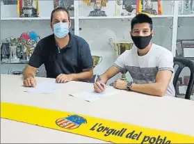  ?? UESA ?? Toni Rodríguez y Jorge Carreón
Los nuevos secretario técnico y delantero del Sant Andreu