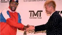  ??  ?? Mayweather e Nasukawa alla conferenza stampa di lunedì. AP