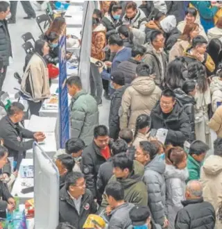  ?? // ABC ?? Concentrac­ión de ciudadanos en un área comercial de China