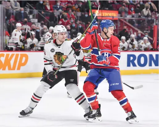  ?? MINAS PANAGIOTAK­IS/GETTY IMAGES ?? Riley Stillman (jockeying with the Canadiens’ Jesse Ylonen last week) has allowed the fewest scoring chances among Hawks defensemen.