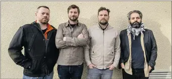  ?? STEVE BOSCH/ PNG FILES ?? Musician Dan Mangan, second from left, and his band Blacksmith collaborat­e on a new, slightly experiment­al indie-rock album, Club Meds.