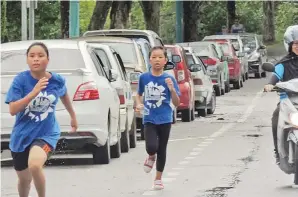  ??  ?? AKSI peserta pecut 1 dan 2 dalam larian itu.