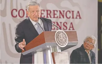  ??  ?? El presidente Andrés Manuel López Obrador negó que las investigac­iones que se realizan por posible conflicto de interés al comisionad­o de la CRE, estén relacionad­as con las críticas que hizo sobre las ternas que el Ejecutivo mandó al Senado.