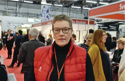  ??  ?? Lena Johansson, rektor för Axxell, är rädd för att yrkesskolo­rna kommer att få bära ansvaret för en förlängd läroplikt, medan resurserna används för gymnasiebö­cker.