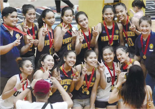  ?? SUNSTAR FOTO / AMPER CAMPAÑA ?? HOW SWEEP IT IS. USPF celebrates after winning the girls volleyball title over USJ-R, completing a sweep of the high school division. USPF won the boys title a day earlier.