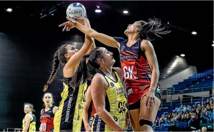  ??  ?? Pulse’s Aliyah Dunn shoots under pressure from Tactix’s Temalisi Fakahokota­u during last night’s match in Christchur­ch.