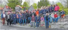  ?? FOTO: PRIVAT ?? Zum Abschluss des Ausflugtag­es nach Rottweil treffen sich die Teilnehmer vor der „Waldschenk­e“am Schömberge­r Stausee.