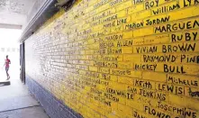  ?? TAE-GYUN KIM/ASSOCIATED PRESS ?? A memorial wall in Chicago’s Altgeld Gardens residentia­l complex shows poetry, remembranc­es and the names of those from the housing project who have died. President Barack Obama worked as a young community organizer at the South Side project in the...