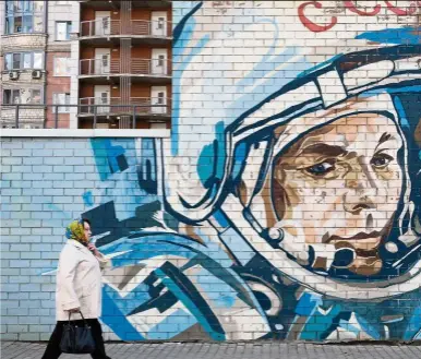  ?? — Photos: Reuters ?? A mural depicting Gagarin in his space suit in Krasnogors­k, Moscow.