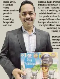  ??  ?? SHAHARUDIN menunjukka­n produk minuman dan makanan jenama Al-In'san.