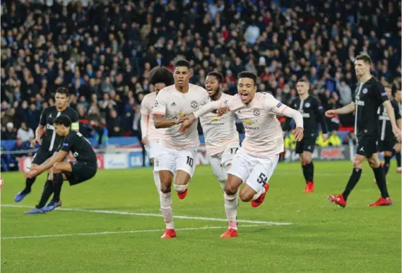  ?? AP ?? Marcus Rashford festeja uno de los tres tantos con que el Manchester United eliminó al PSG en París.