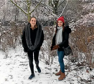  ?? CHARLIE MCNAUGHTON ?? Enjoying Vondelpark in the snow