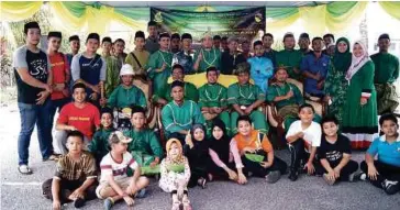  ??  ?? SEBAHAGIAN peserta yang menyertai Silat Gayong Ma’arifat di Taman Seremban Jaya.