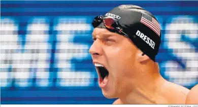  ?? FERNANDO BIZERRA / EFE ?? El norteameri­cano Caeleb Dressel celebra uno de sus títulos olímpicos.