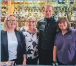  ??  ?? Sam Heughan behind the Ardshiel Hotel bar with office manager Amanda Grant and owners Flora Grant and Marion MacKinnon.