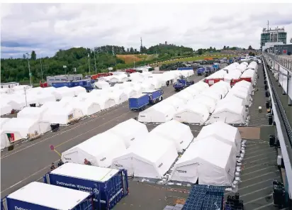  ?? FOTO: THOMAS FREY/DPA ?? Noch am 7. August dominierte­n Zelte der Hilfsorgan­isationen stehen den Bereich des Fahrerlage­rs am Nürburgrin­g.