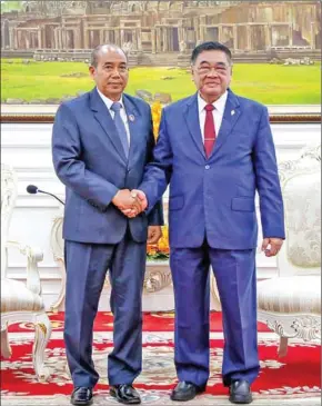  ?? SUPPLIED ?? Lao National Assembly (NA) member Khamchanh Sodapaseut­h (left) shakes hands with NA first vice-president Chheam Yeap on February 26.