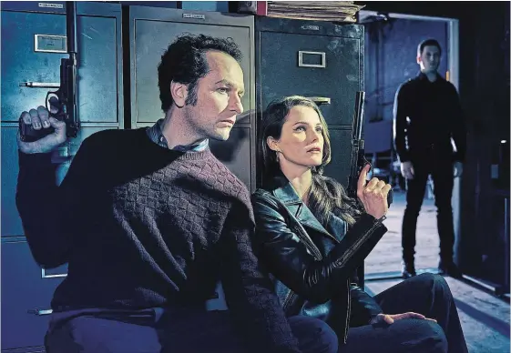  ?? FX CANADA ?? Matthew Rhys as Phil and Kerri Russell as Elizabeth in “The Americans”