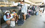  ?? AL SEIB/LOS ANGELES TIMES 2021 ?? A family waits at Los Angeles Internatio­nal Airport for a flight home to Chicago.