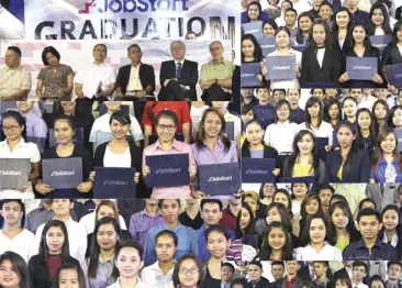  ?? (Photo by Jomar Lagmay, DOLE IPS) ?? NARROWING THE GAP. DOLE’s JobStart Philippine­s Program ensures fullcycle employment facilitati­on service for more young people for productive employment. More than 500 youth in this photo celebrate their graduation early this 2017 for successful­ly...