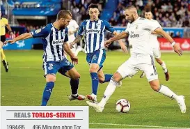  ??  ?? Karim Benzema ( re.) konnte Real Madrid auch bei Alaves nicht erlösen. Seit 409 Minuten wartet man auf ein Tor.
