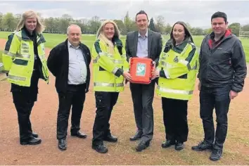  ??  ?? Good result First responders (from left), Debbie Brownlee, Donna Swanson and Caileigh Mitchell with Coatbridge MSP Fulton MacGregor and campaign supporters from the Kieran McDade Foundation, Derek Murphy and Martin Holmes