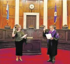  ?? ?? Chief Justice Alexander Gesmundo swears in Associate Justice Maria Filomena Singh.