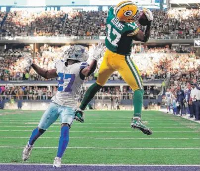  ?? | GETTY IMAGES ?? Packers wide receiver Davante Adams hauls in the winning touchdown against Cowboys cornerback Jourdan Lewis.