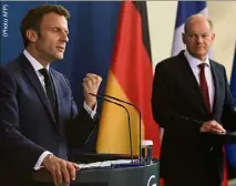  ?? ?? Emmanuel Macron et Olaf Scholz, le chancelier allemand, ont tenu une conférence de presse commune à l’issue de leur rencontre à Berlin, au cours de laquelle le Président français a précisé son idée de « communauté politique européenne », dévoilé un peu plus tôt à Strasbourg.