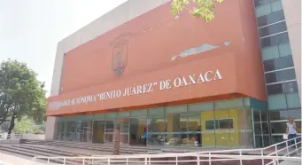  ??  ?? La Universida­d Autónoma Benito Juárez de Oaxaca es una de las que debe implementa­r medidas urgentes para garantizar su operación, señala la ANUIES.