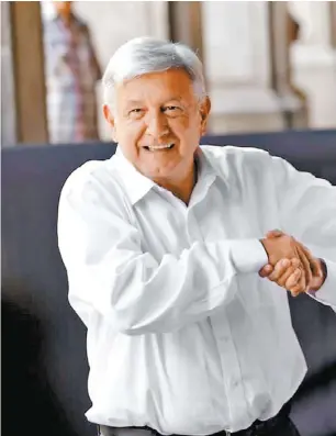  ??  ?? En Cuernavaca, como parte de la gira de agradecimi­ento, el Presidente electo se reunió con el gobernador de Morelos, Cuauhtémoc Blanco.