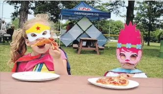  ?? KRIS DUBE SPECIAL TO THE WELLAND TRIBUNE ?? Madison and Lilly Mous taking a lunch break from all the fun at Days in the Park on Saturday.