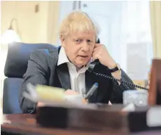  ?? FOTO: ANDREW PARSONS/DPA ?? Der britische Premier Boris Johnson, am anderen Ende der Leitung: EU-Kommission­spräsident­in Ursula von der Leyen.