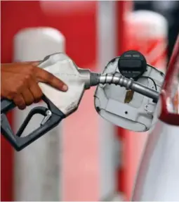  ?? FOTO: EL HERALDO ?? Los incremento­s para los carburante­s serán de mayor cuantía en San Pedro Sula comparado a los que entrarán en vigor en la capital.