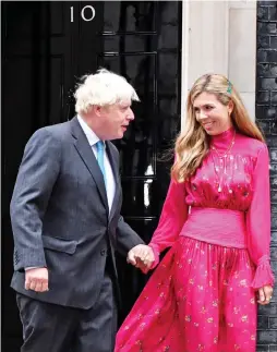  ?? ?? Stepping down: The ex-PM and wife Carrie leave No10