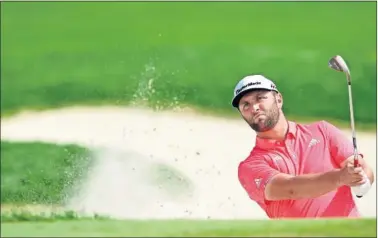  ??  ?? DESDE EL BÚNKER. Jon Rahm, durante su vuelta final en el Northern Trust de Nueva Jersey.