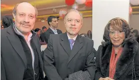  ?? ?? Amigos. Con Alfredo Leuco y Magdalena Ruiz Guiñazú en 2011.