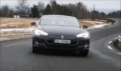  ?? FOTO: KIMM SAATVEDT/RITZAU SCANPIX ?? Nordmaende­ne må vente lidt laengere på deres nye Tesla Model S.