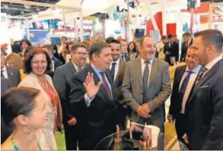  ??  ?? El delegado de Agricultur­a acompañó a Sánchez Haro y Planas en la primera jornada de la feria.