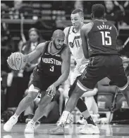  ?? Karen Warren / Staff photograph­er ?? Rockets guard Chris Paul spins behind a screen set by Clint Capela against Jazz guard Dante Exum.